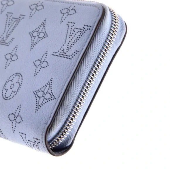 Louis Vuitton Mahina Monogram Wallet - Picture 15 of 16